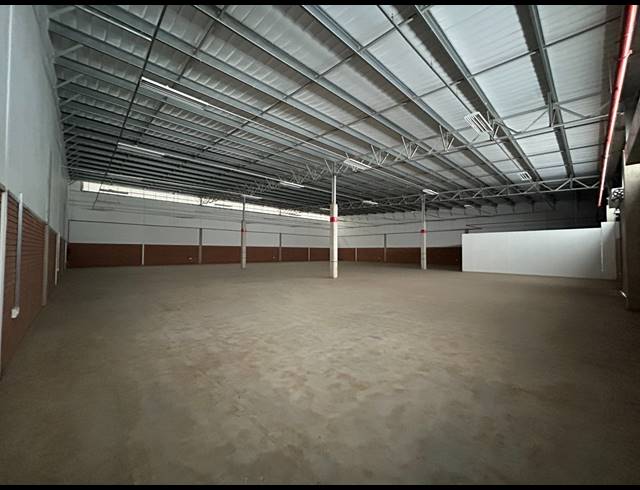 1,316M² WAREHOUSE TO LET IN CLAYVILLE